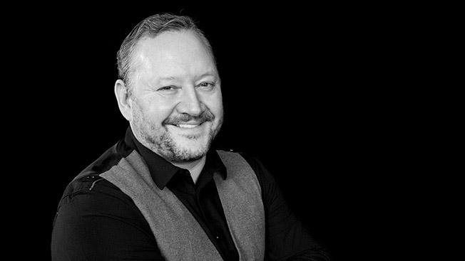Adweek's tweet photo. TV viewers don't differentiate between "traditional" and "digital," says @dermot100. http://t.co/dRanGOGSDp http://t.co/UCsfb0GVui
