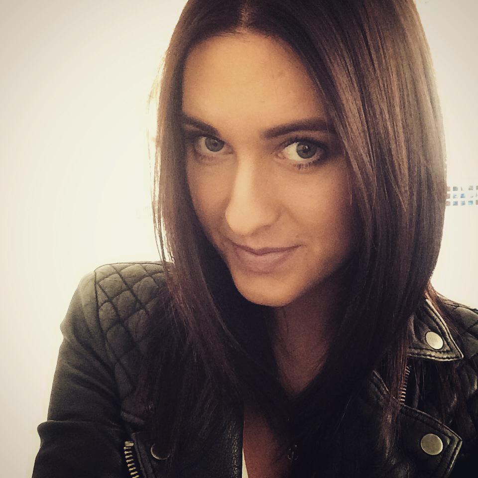 KateValiant's tweet photo. Back to the dark side!! #brunette #selfie http://t.co/31bUlJhEap