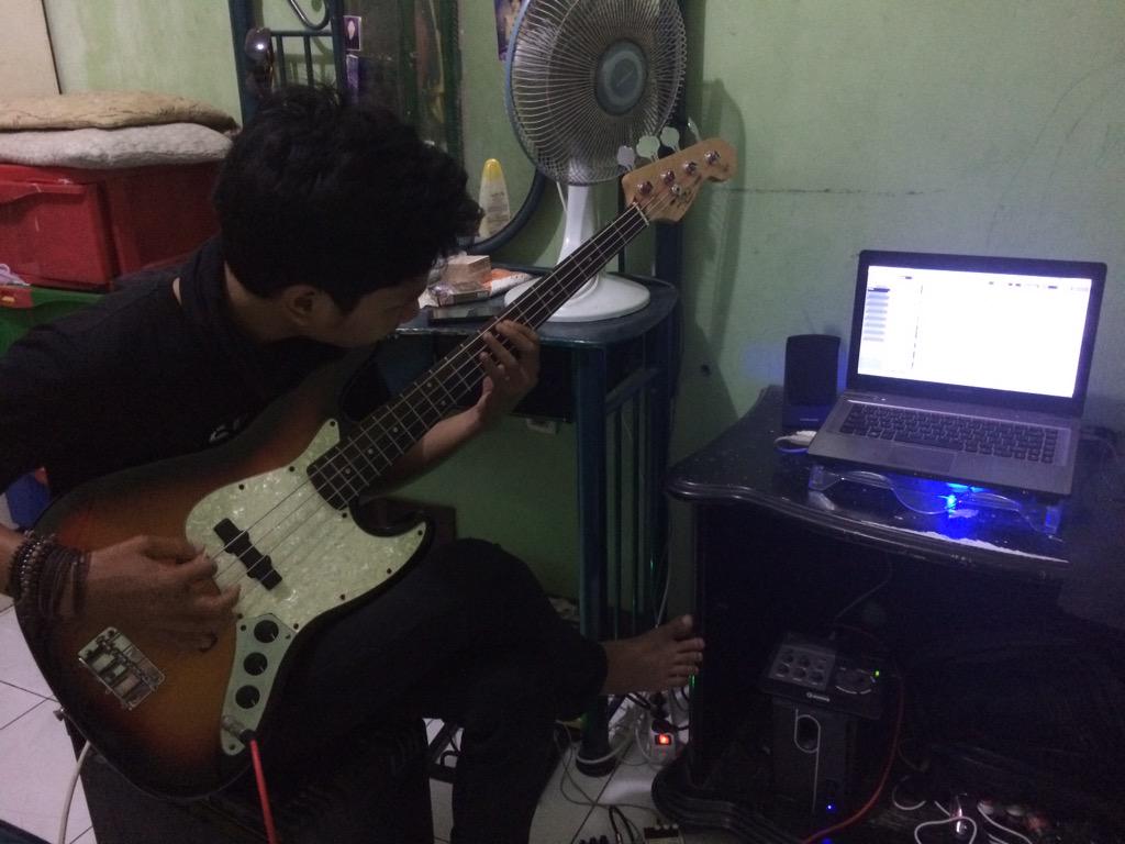 Dwi prasetya take bass untuk EP pertama kami,burn!