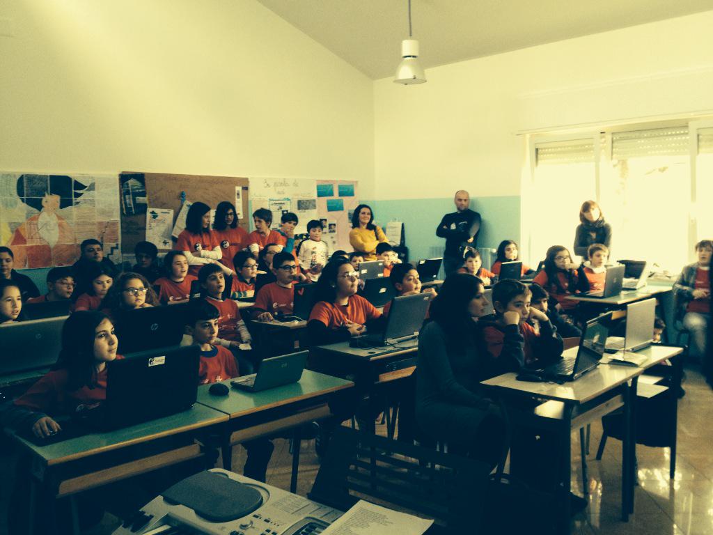 azzurraragone's tweet image. Via al @CoderDojoMT! Mode fun ON! #noncifermiamomai @CoderDojo @la_pippi @MiurSocial #scratch @marydunph #weneverstop