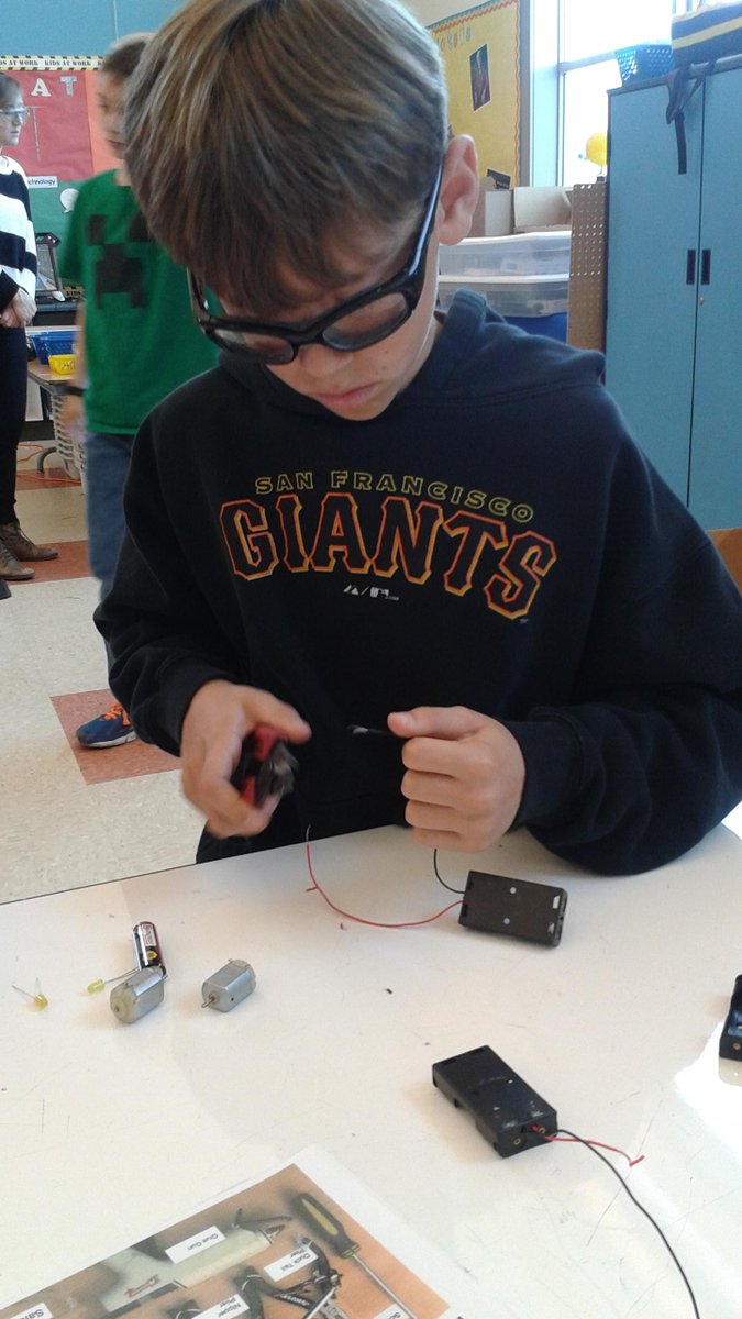KateSGoines's tweet photo. Building SpoutBot robots in STEM is hard work, but we'll get there!  #LASDk8 #process http://t.co/2OmPEpgIGq
