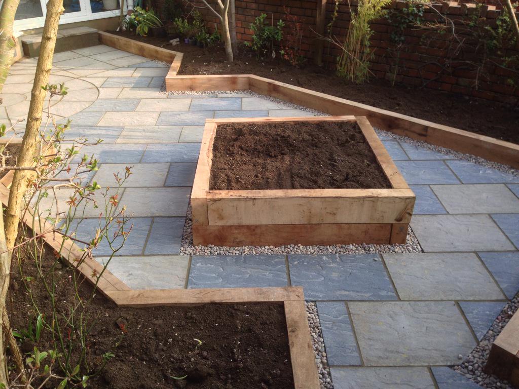 artisanbristol's tweet photo. Urban courtyard garden complete in #Bristol. Thanks to @BowlandStone for the Windsor Riven paving! #landscaping http://t.co/OiD06ubjgh