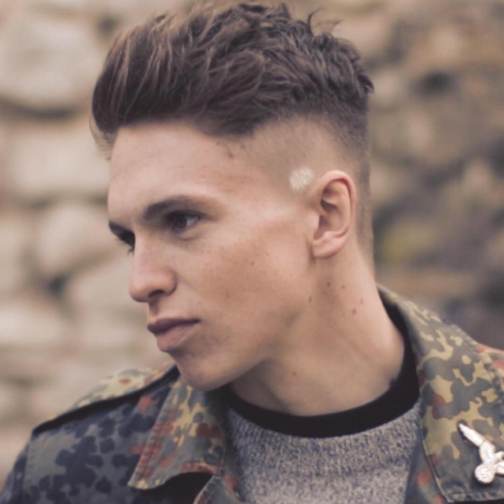 wellercentral's tweet image. How many favourites for Joe Weller? 💪

@joe_weller_