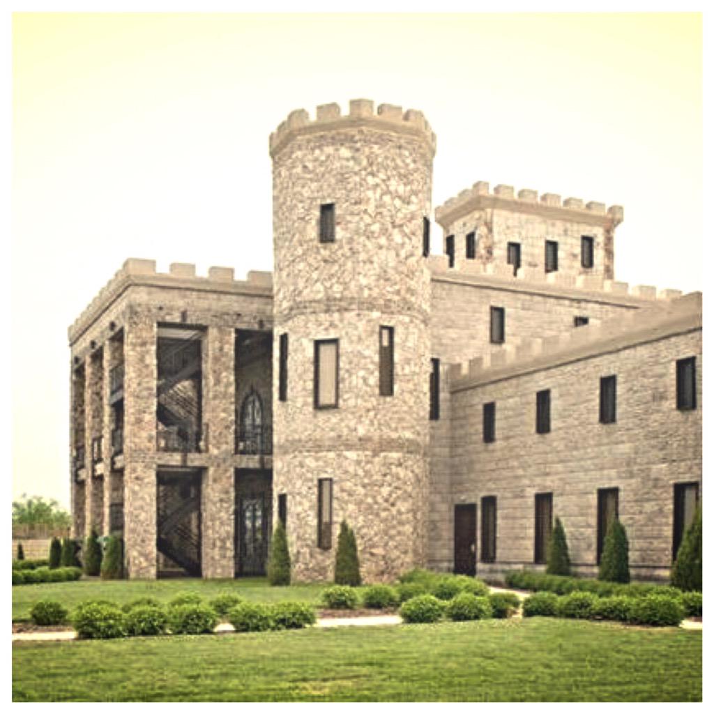 KSU_KKGRoadtrip's tweet photo. Took a quick detour to see the Kappa Kastle - so fun to see Marty's summer house!! #martystartstheparty #kkgroadtrip http://t.co/35y5COz9DV