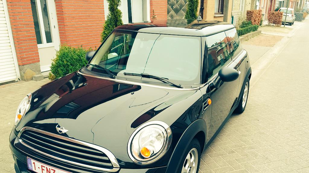 Emergency transport putting a smile on your face. Cool @AlphabetBE #cooltransport #exceed #customerservice