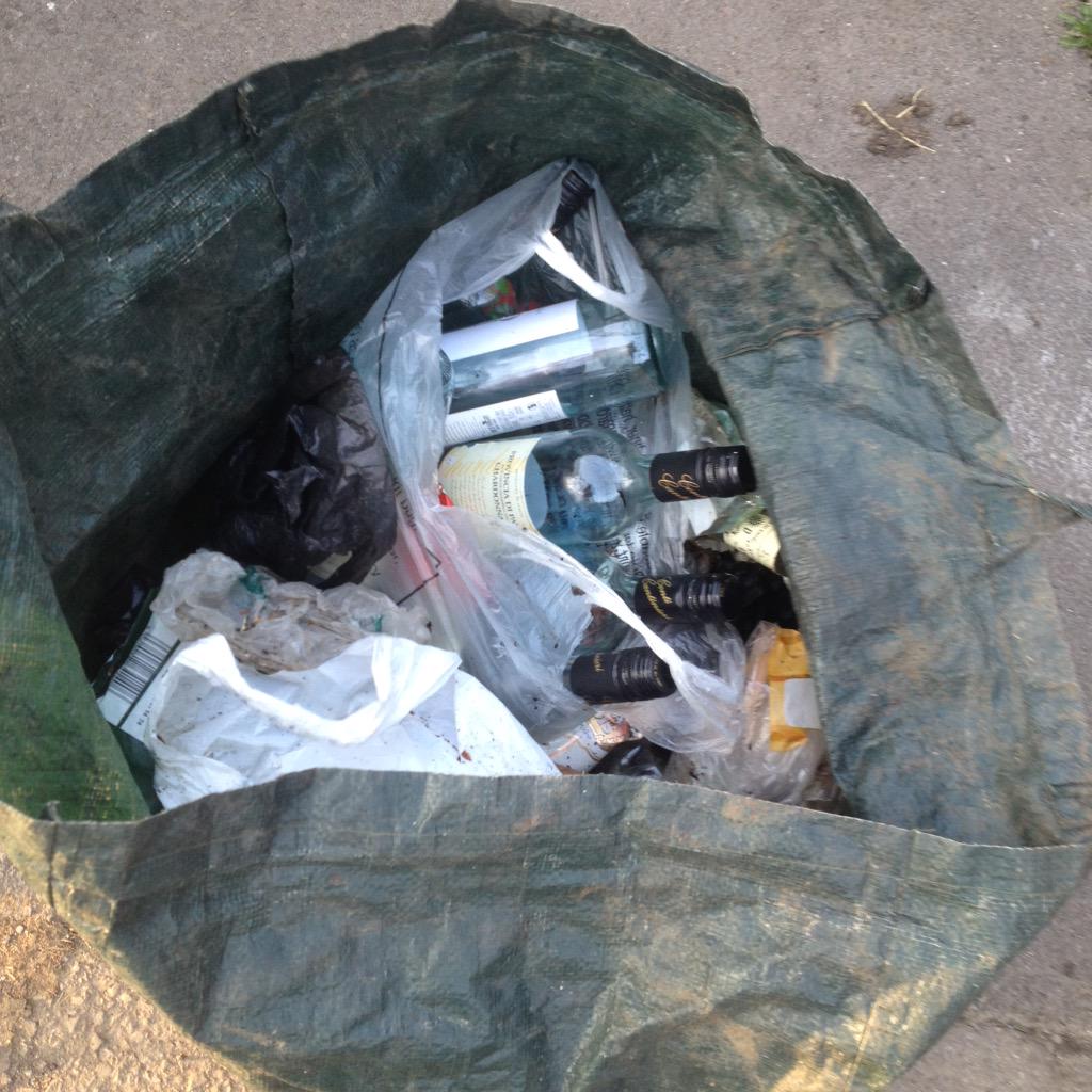 Mr_M_Cox's tweet photo. 2days litter pick dead mans lane #bristol @LitterPics - incl 11 bottles, 14 drinks cans, 21 bags of dog poo @ZilchUK http://t.co/4HL1InYtHI