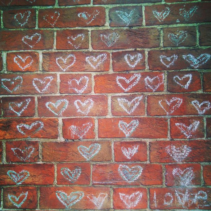 Cute #chalk #love #hearts on the wall outside the Chocolate Love Temple in #Glastonbury today.  #heart<a href="/tag/chalk"class="tags">#chalk</a><a href="/tag/love"class="tags">#love</a><a href="/tag/hearts"class="tags">#hearts</a><a href="/tag/heart"class="tags"><span>#heart</span></a><a href="/tag/littlethings"class="tags"><span>#littlethings</span></a><a href="/tag/glastonbury"class="tags"><span>#glastonbury</span></a>