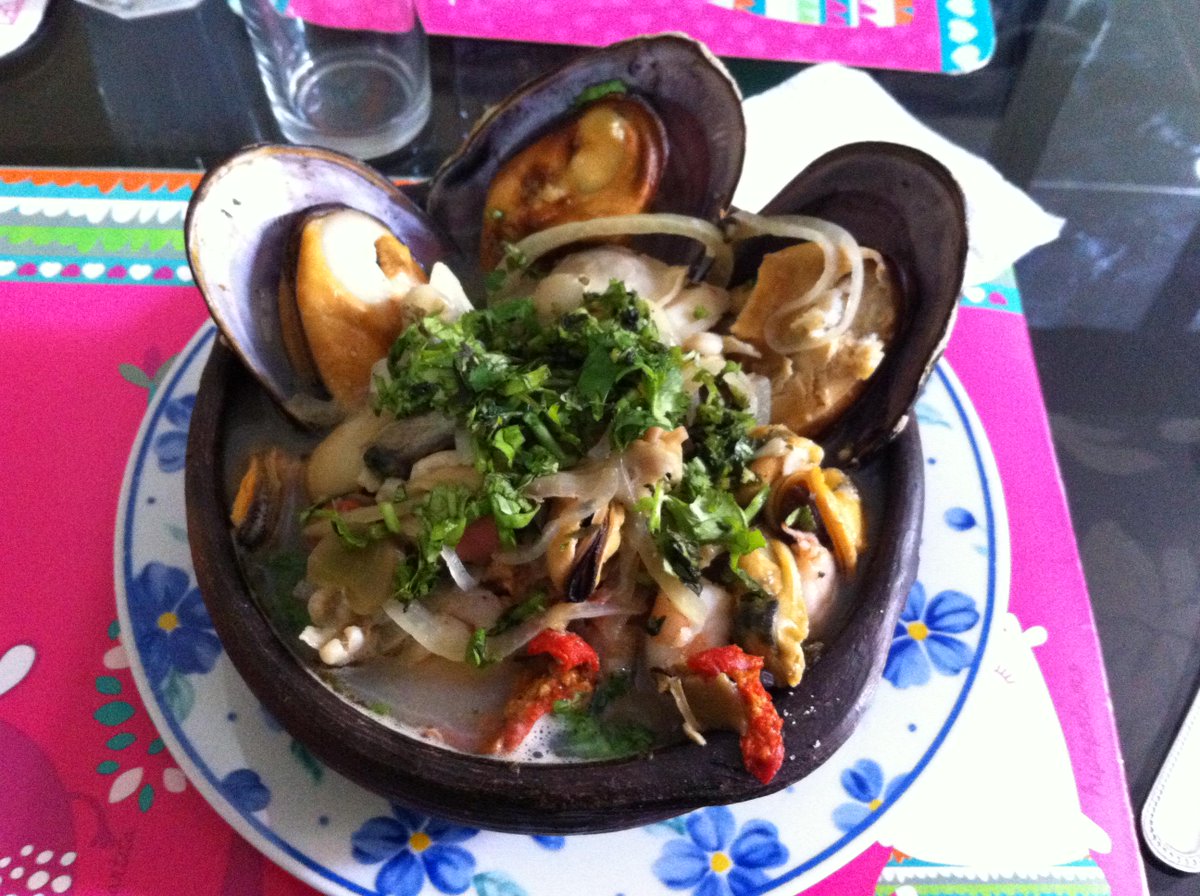 BETZULA's tweet photo. Bueno llegar a casa y encontrarme con este almuerzo uf eso de tener un cocinero  @chefmatamala demasiado ricoooo http://t.co/6mqLWZ0tLR