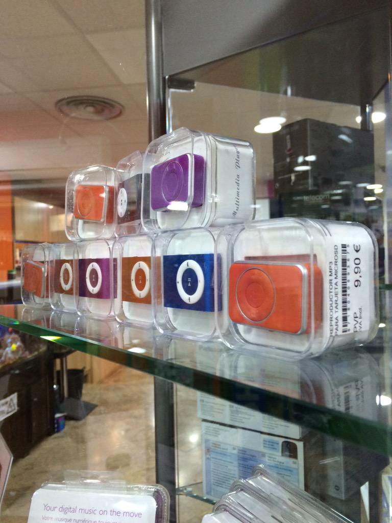 InformaticaCano's tweet photo. OFERTA!!!!! REPRODUCTOR MP3 PARA TARJETA MICROSD POR TAN SÓLO 9,90€ !!! COLOR AZUL,NARANJA,MORADO,NEGRO!!! http://t.co/lwiCNBTnKY