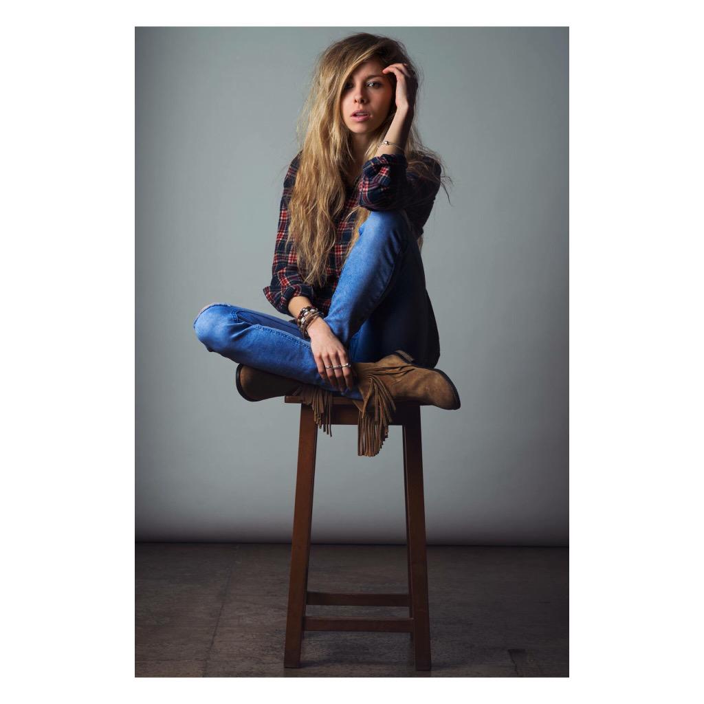 PowisRoadStudio's tweet photo. Today in the studio with @ChrisBulezuik and Vanessa Tait 

http://t.co/sat2YVnPfy

#testshoot #Brighton #Studio http://t.co/PgBhXD0f9S