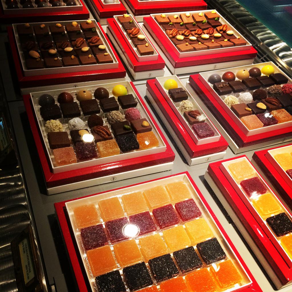 MAMA FRAMBOISE. Quien dijo que en Madrid no había buenas pastelerías?. IMPECABLE trabajo de Alejandro Montes. 👍