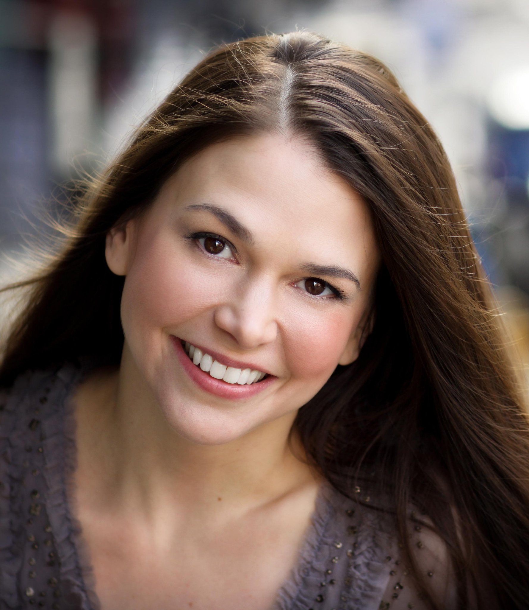HAPPY BIRTHDAY SUTTON FOSTER !!! 