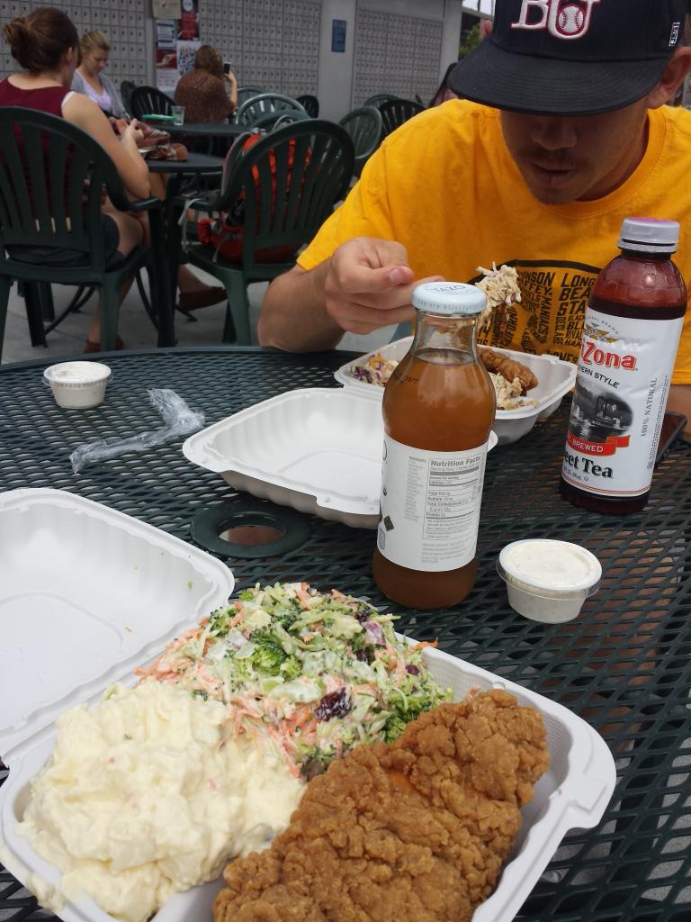 jyancosek's tweet photo. Pick 3 meals at the albertsons deli are ungodly.. #5.49 #pick3 @pslaterIII  #goodfoodgreatprice http://t.co/UMI7v7qUXj