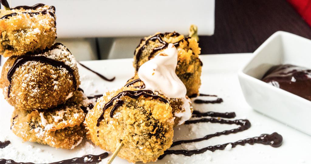 darrenrovell's tweet image. Rangers to sell S&apos;mOres &amp;amp; chicken fried corn on a cob, debut bacon stand espn.go.com/mlb/story/_/id…