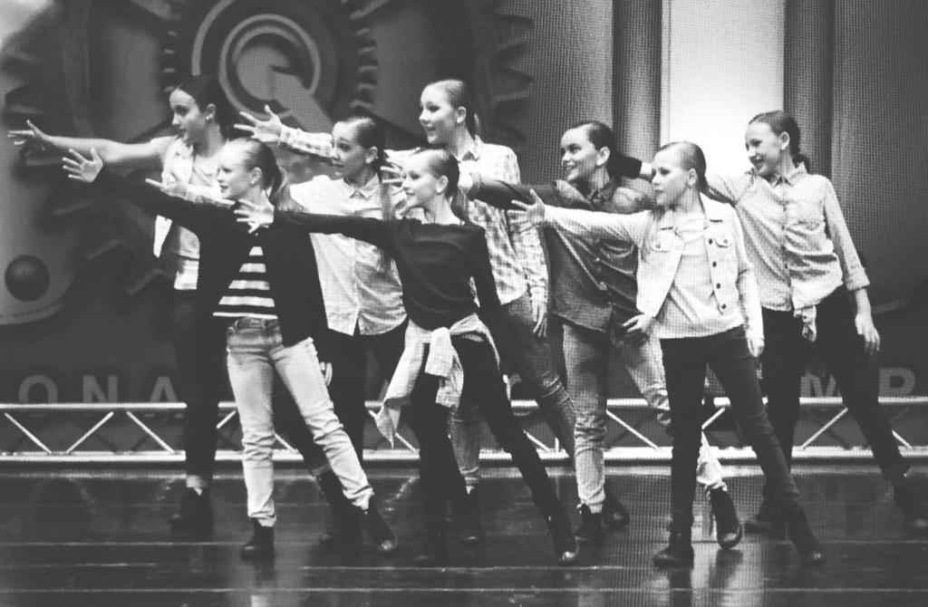 kennstokes's tweet photo. y'all better be at MVT this weekend to watch me and my girls❤️❤️❤️ #drserious http://t.co/hXttYG2Sjx