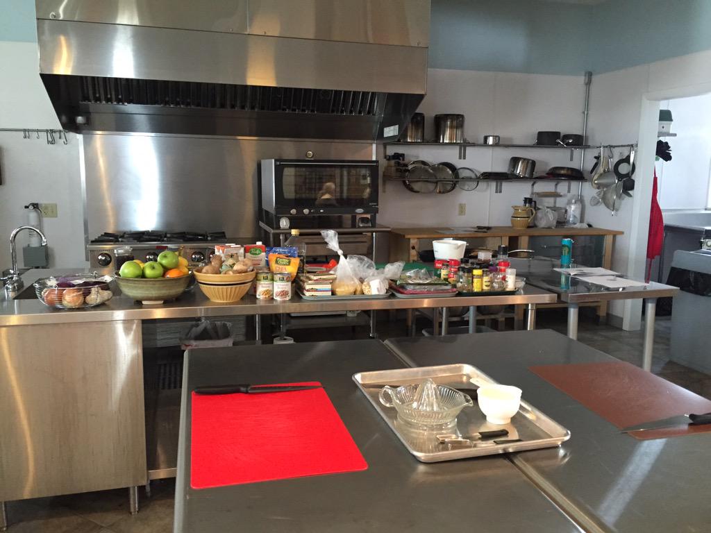 genomickitchen's tweet image. :-)  RT @Kimmico34: I would love a teaching kitchen of my own #culinarylab @fieldtoplate @JonesFamilyFarm