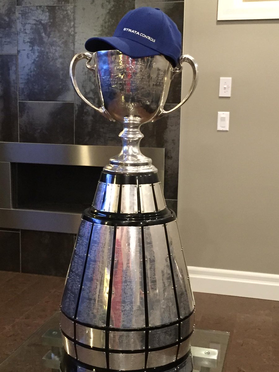 StrataControls's tweet image. Mark's friend brought the Cup over for a visit and let the young guy wear the ring!  Great day.
