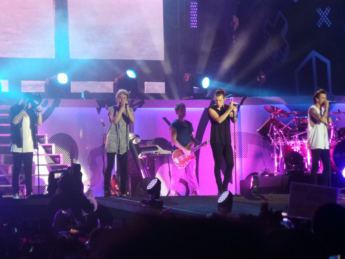 YarisID's tweet photo. Hari ini judulnya gagal move on dr konser #1DINDO semalem. #YarisOneDirection http://t.co/ASl8qHBvRp