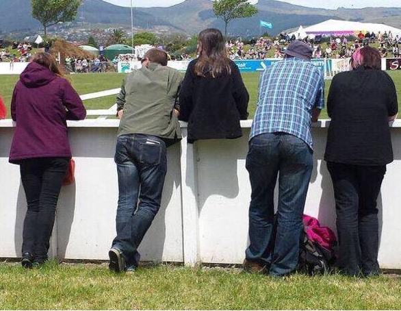 CauseWereGuys's tweet photo. Camouflage pants keep getting better and better http://t.co/P26HOhBSpu