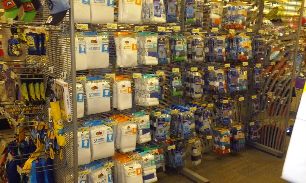 MarcellaSaenz's tweet photo. After a wrking in stocks and scanning really good in SL. Got to get boys basics done. @vsmcnabb0771 http://t.co/0VTxSoNFZ4