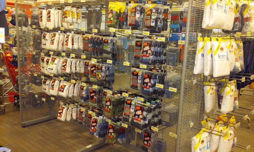 MarcellaSaenz's tweet photo. After a wrking in stocks and scanning really good in SL. Got to get boys basics done. @vsmcnabb0771 http://t.co/0VTxSoNFZ4