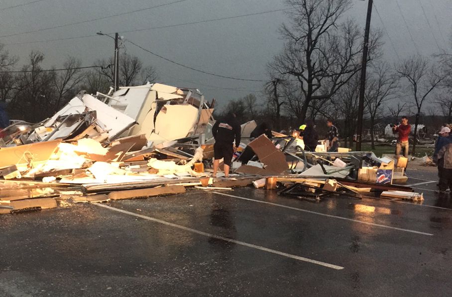 wsbtv's tweet photo. Both Oklahoma and Arkansas hit with tornadoes, leaving damage across both states.
MORE: http://t.co/2mmAww80o5 http://t.co/ixHD3wRyus