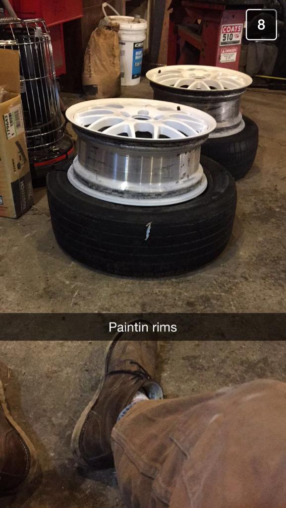 DamienWamien's tweet image. I work while kian snap chats #shoppic