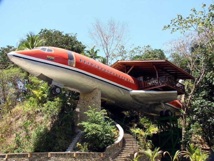 From airplanes to spaceships, these 10 vacation rentals will blow your effin' mind - ply.by/RQDHJB