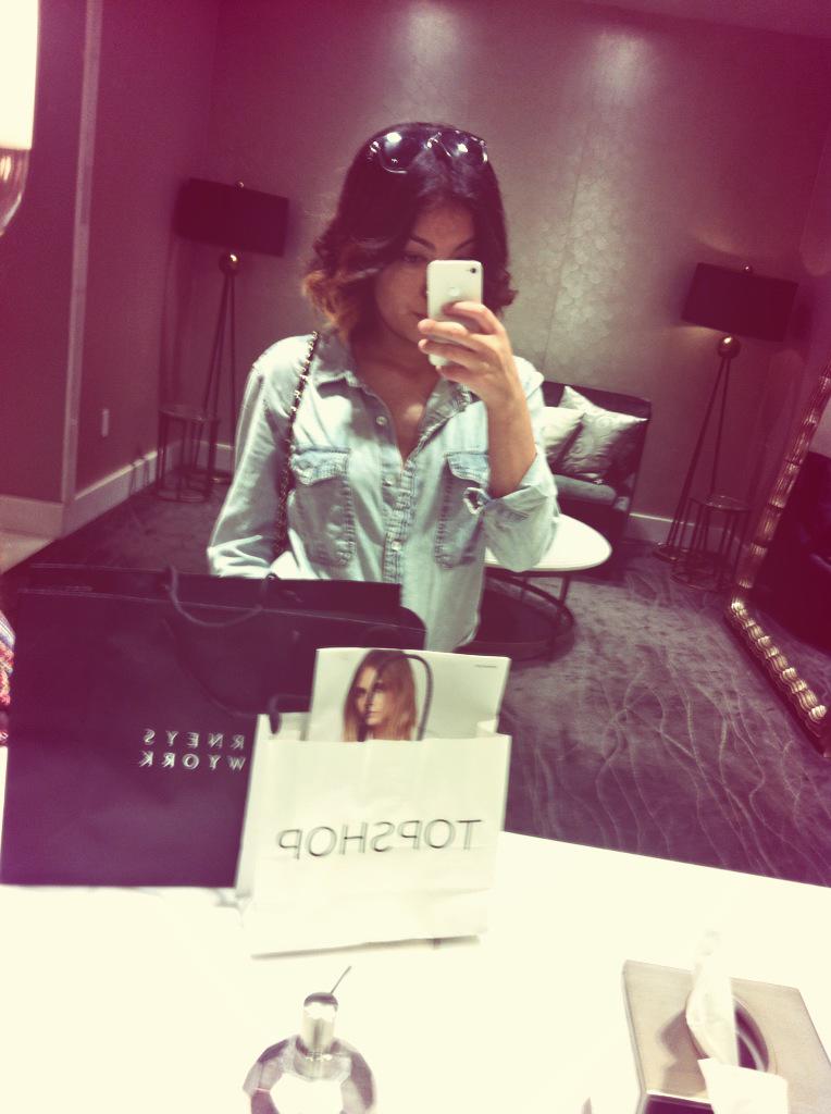 LifeWithJaclyn's tweet photo. We bought the exact same things today. #SameFlow http://t.co/QEyDBuezBB