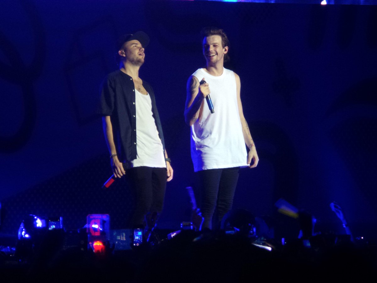 YarisID's tweet photo. The night is changes, but Liam & Louis are still in our heart. Msh edisi gagal move on. #YarisOneDirection #1DINDO http://t.co/kkXzwW4SeF