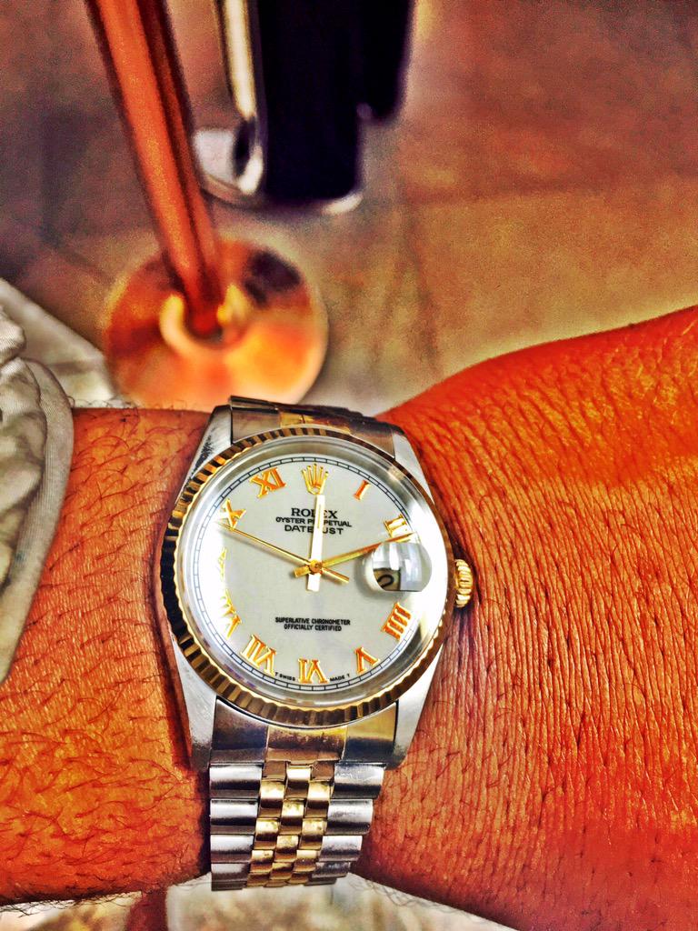 ThrandooBytch's tweet photo. 🙌🙌DA FLICK👀 OF MY WRIST⌚️✨✨💪💰💰💰😎 http://t.co/2kGcr6YtIv