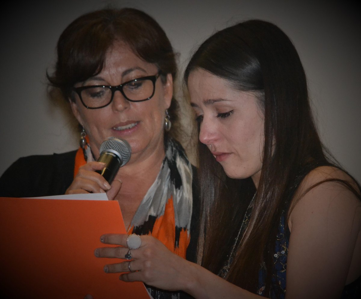patyramirez58's tweet photo. Reconocimiento a Eva Villaseñor directora de Memoria Oculta http://t.co/CMmcGeGj7X @MisRaicesDig @rytanoticias http://t.co/yxv1oiPmTn