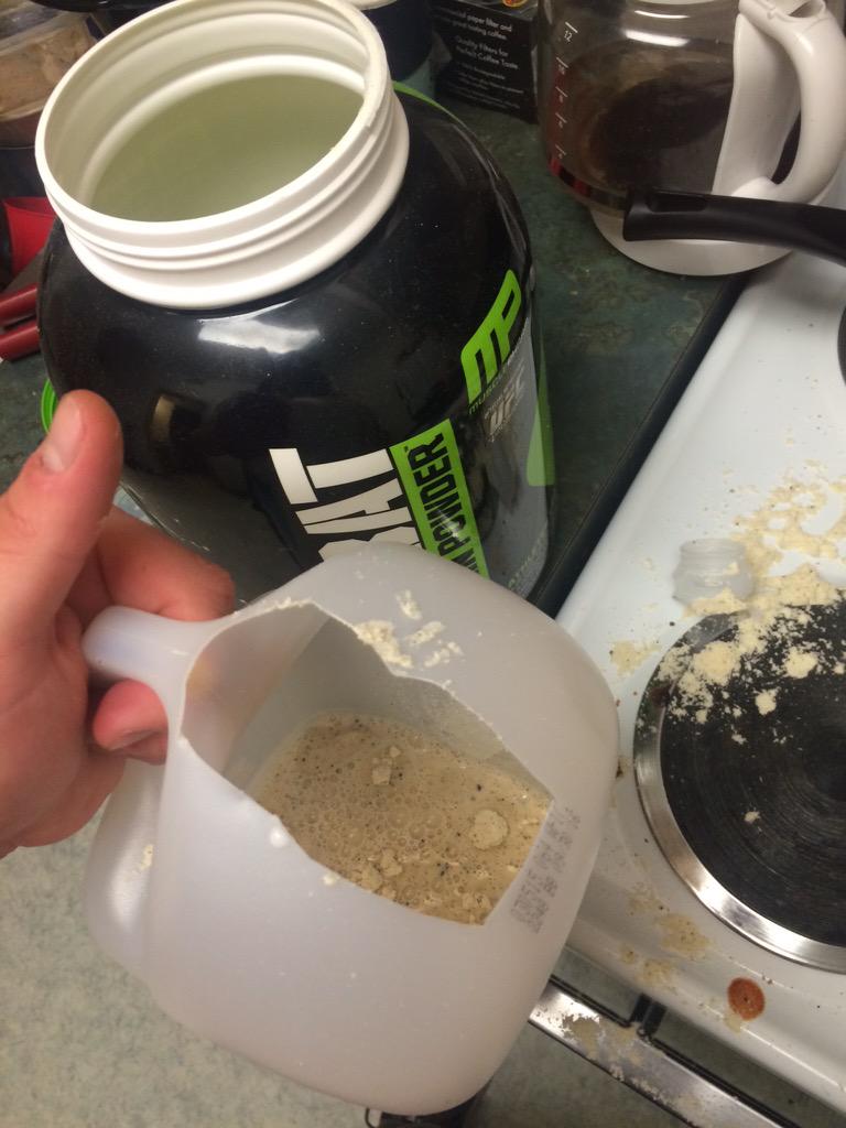EvanStanleyAF's tweet photo. @gymhumorz when you don't have a shaker or cup clean...#gallon http://t.co/4fUg10JKTZ