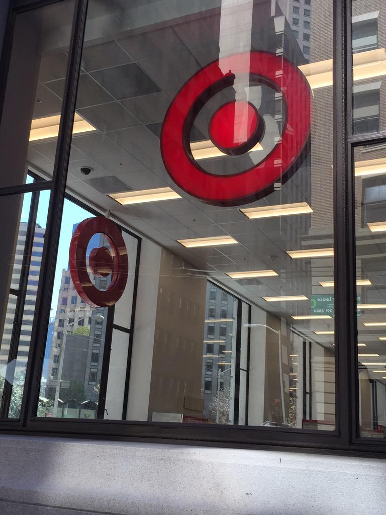 cbstrouse's tweet photo. Great day in the Bay. Beautiful new Express stores, Superior teams, guests loving us! @merklausner @DavidEdwardBest http://t.co/woaeoX9Uuq