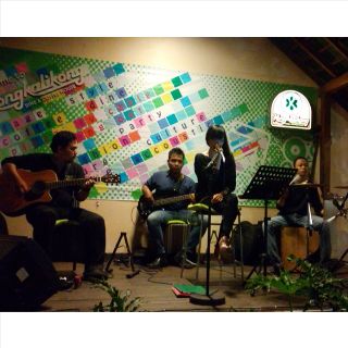 dinidesi's tweet photo. Sampai jumpa tiap Rabu malam! RT @simplelifeoffcl: Pembarangan semalam @kongkalikongDIY smg semangatnya msh membekas http://t.co/DyM8DKpesb"