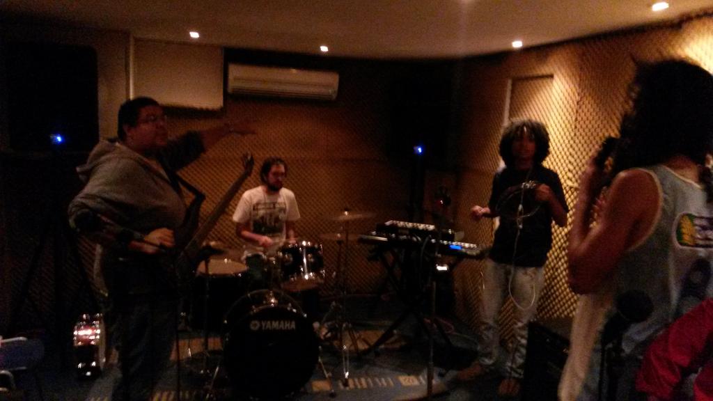 ResistenciaOfi's tweet photo. Aquí ensayando pa' el evento de @PUREZANATURAL http://t.co/9jzXUwKnpO