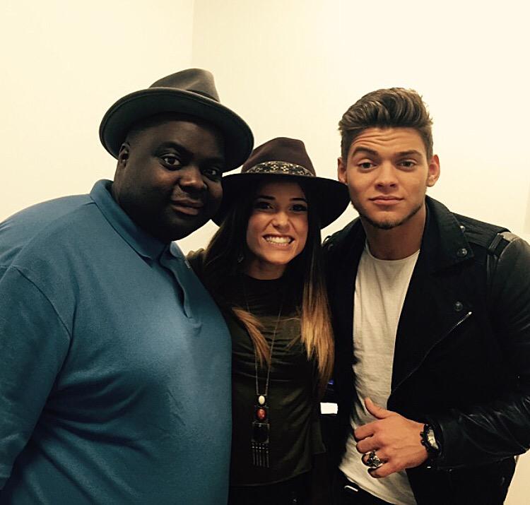 Petite surprise dans la loge de #TPMP 🙊👍
Bisous les garçons @IssaDoumbia <a href="/BensettiRayane/">Rayane Bensetti</a>