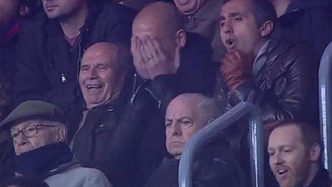 DeportesCuatro's tweet photo. ¡QUÉ IMAGEN! ¡Guardiola alucina y se tapa los ojos tras un caño imposible de Messi a Milner! → http://t.co/qAWPCLGNc0 http://t.co/H8jEQK70fM