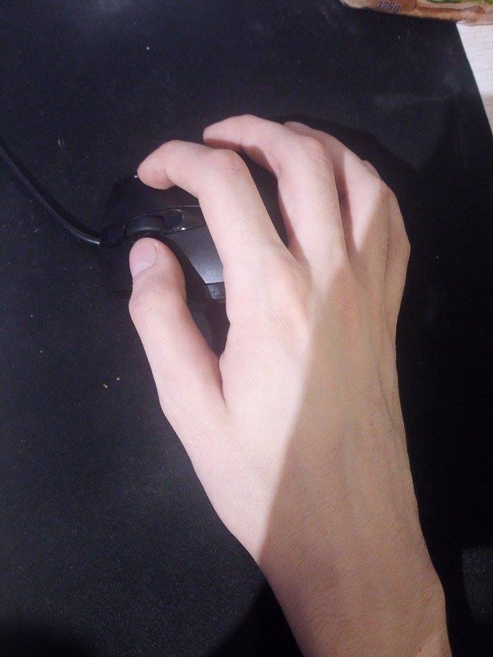 handgater's tweet photo. @pewdiepie Am I the only one playing minecraft &amp; using my mouse like this? #bendhand #handgate #pewdiepie http://t.co/hEGM6RmdwK