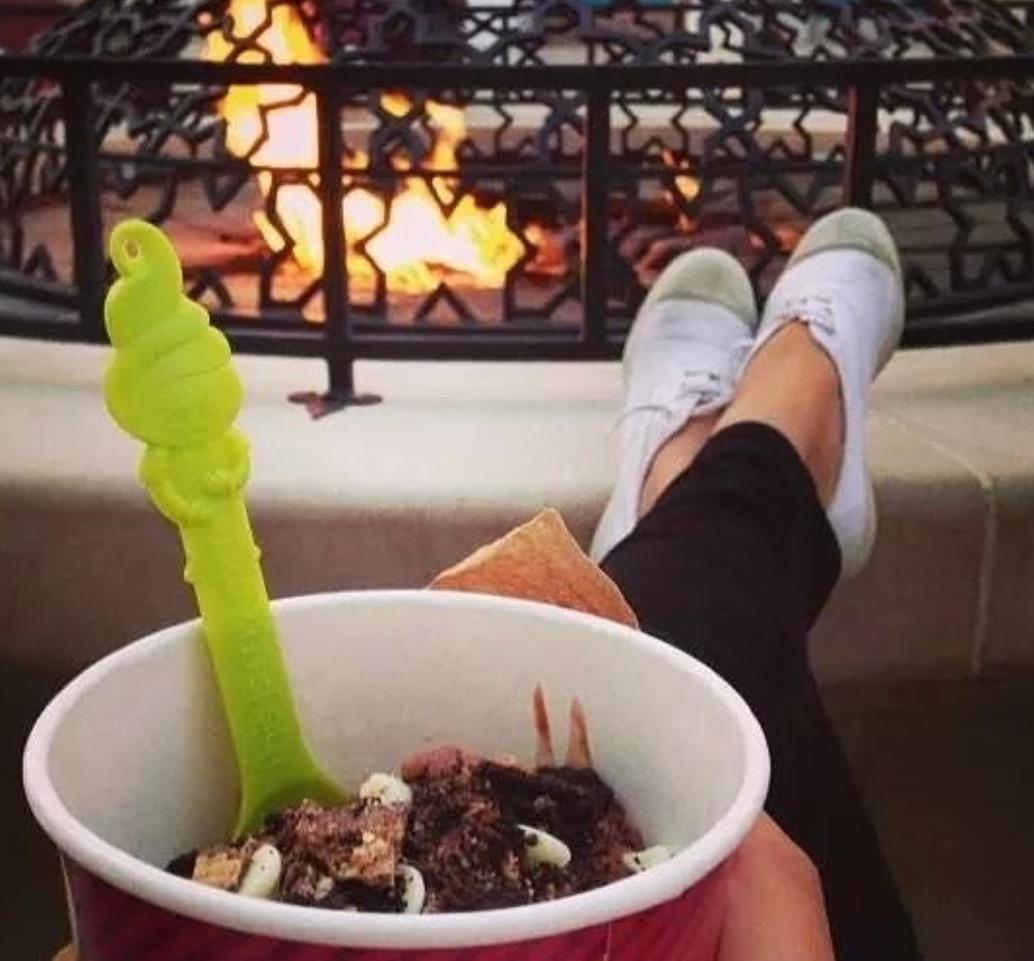 foodtruckncie's tweet photo. Chillaxin'#Yogreen http://t.co/VzJGuL50DN