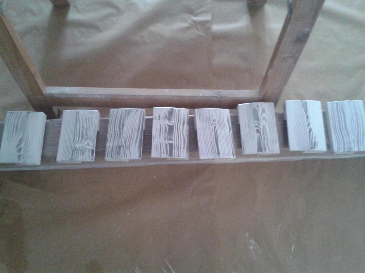kikemayone's tweet photo. ultimo trabajo, colocación vigas imitación madera, e imitación de vetas en tapajuntas, tacón y puertas http://t.co/3I4x7naZ76