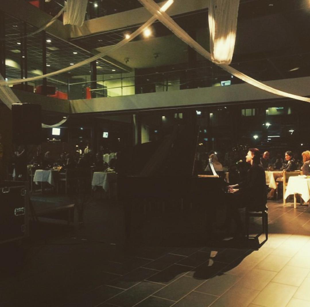 EveAntt's tweet photo. What a nice gig at #Encounters15 conference dinner. Was a pleasure, thank you! #haagahelia http://t.co/eo1KpJeMy1