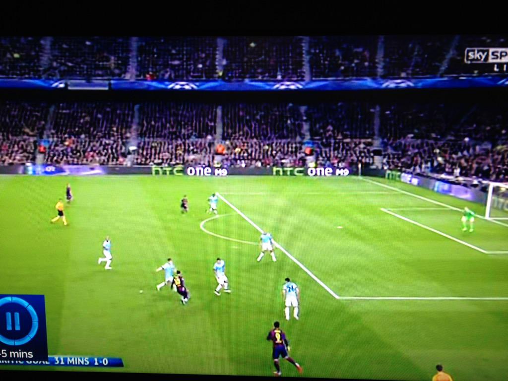 QuintonFortune's tweet photo. 1) #YayaToure👀 2)Is #Messi left footed? #Showtotheright 3) #Sagna sense the danger #BarcavManCity #DrMessi http://t.co/ZI8ms0b3xu