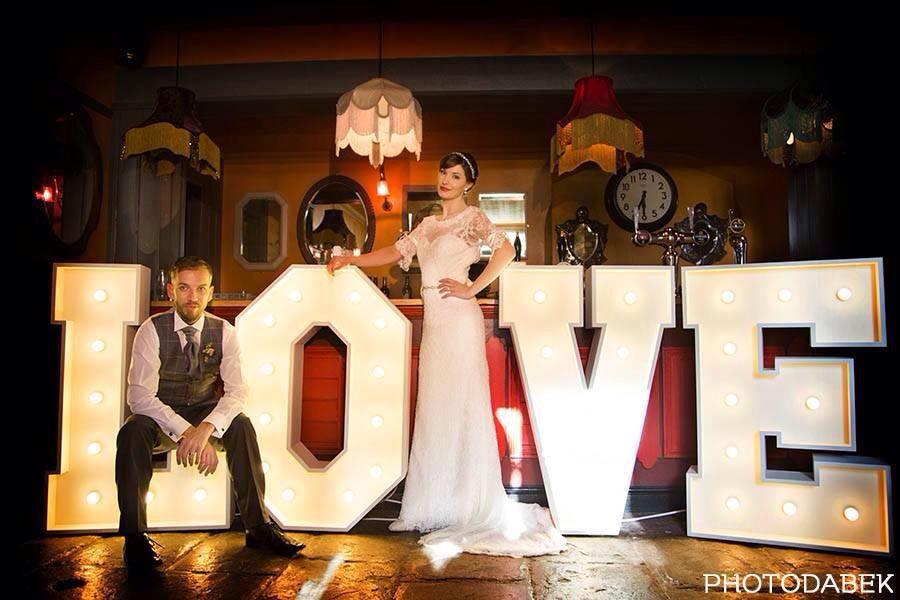 Looking forward to lunch with <a href="/lighthausevents/">LightHaus Events</a> tomorrow. Have you seen her light up love letters? #weddinghour 😍
