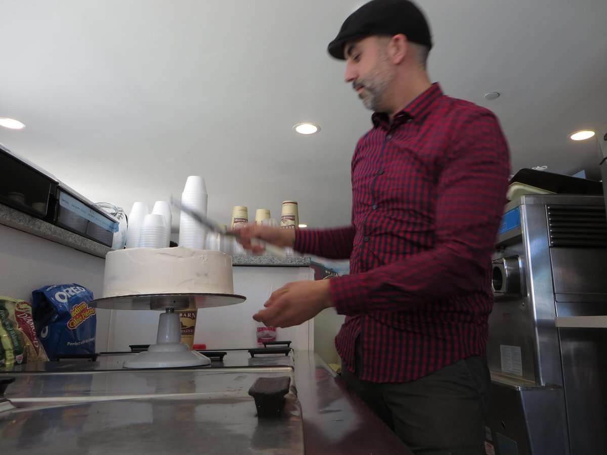 chipsy231's tweet photo. The cake getting iced by owner Mo Nahas at #Southies #MollyMoos cafe.@maureencaught @EaterBoston @FortPointer http://t.co/zDO3eadyPt