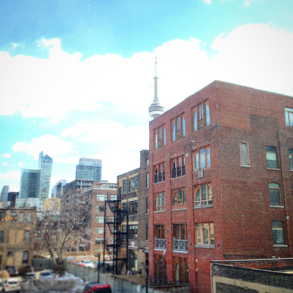 SnowDigsSoc's tweet photo. A beautiful day at @BrightLaneInc #Toronto #kingwest #cntower #Community http://t.co/HyIBtZXtvp