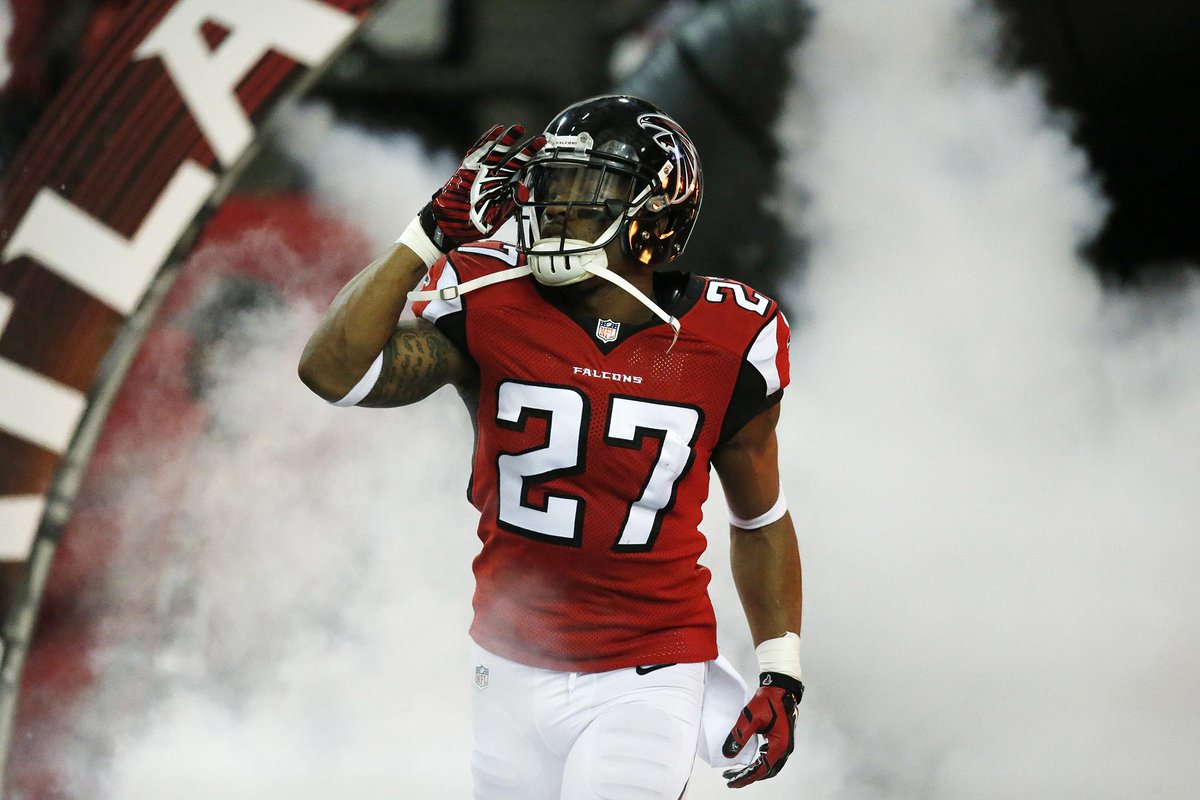 Patriots's tweet photo. Patriots Sign CB Bradley Fletcher &amp; CB Robert McClain; Re-sign DL Alan Branch: http://t.co/7x2QUOuXvg http://t.co/fVbICsp8D6
