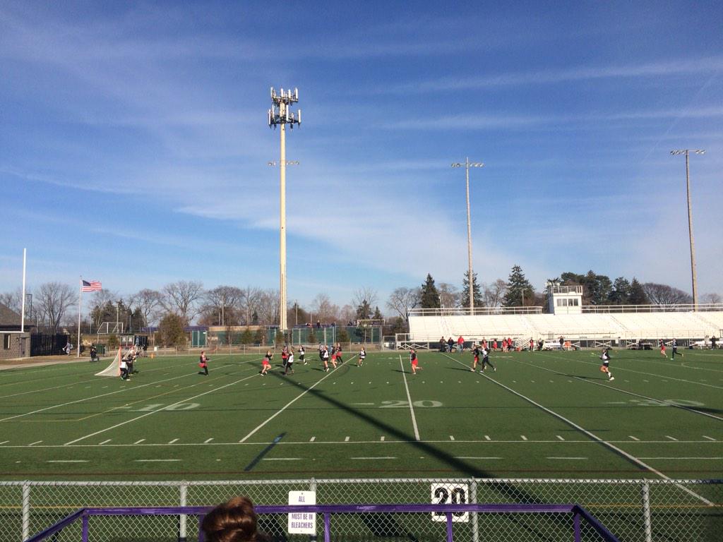 PioneerYL's tweet photo. Watching @slao_ @karleighm_ and @Shanaynaayy53 kill it on the field http://t.co/ggnRoOFKAg