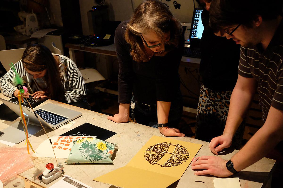 bertspaan's tweet image. MaptimeAMS #5 tutorial: #OSM data, @LeafletJS, #turfjs &amp;amp; our #Fablab&apos;s laser cutter maptime-ams.github.io/street-pattern… #maptime