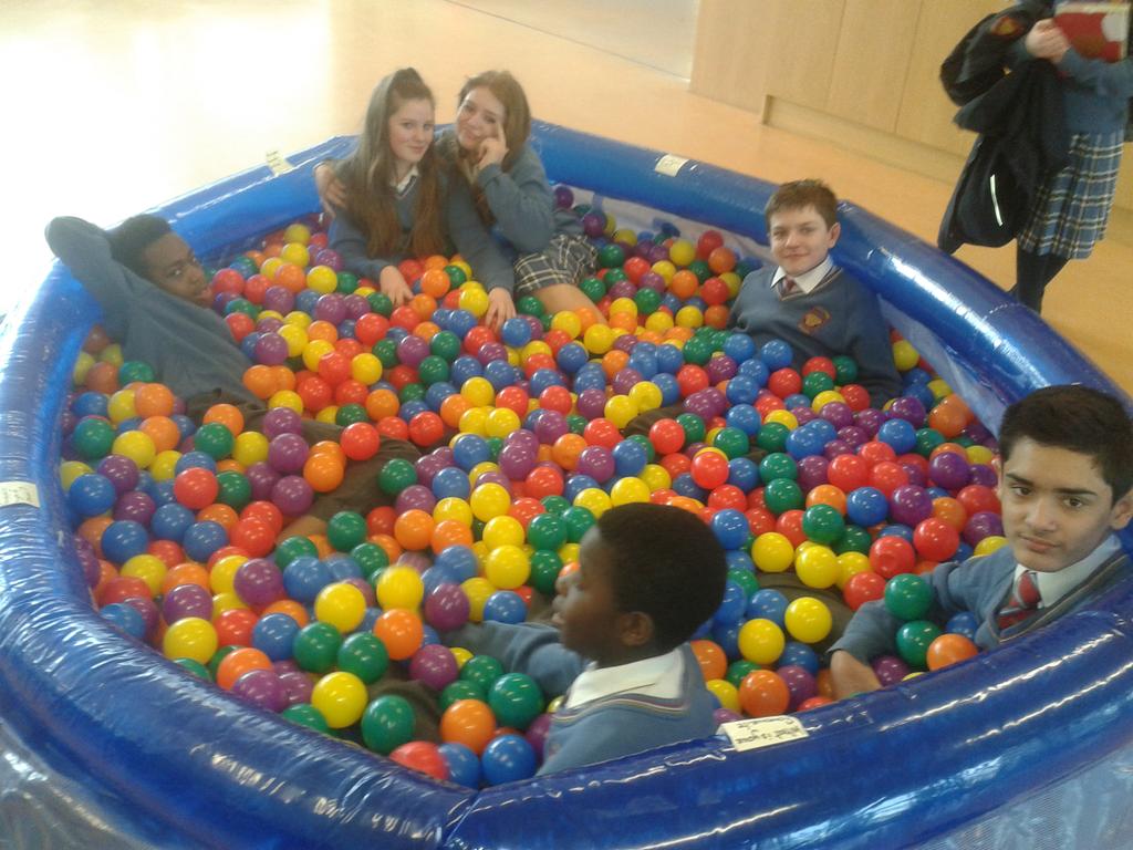 cpsetanta's tweet image. Rang Grainne relaxing in the ball pool in SPHE. #MeithealWeek. C.D.